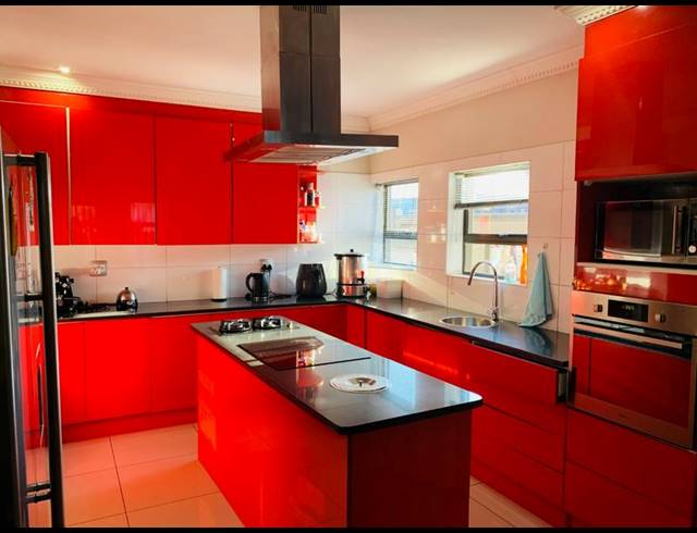 6 BEDROOM HOUSE FOR SALE IN SAVANNAH COUNTRY ESTATE